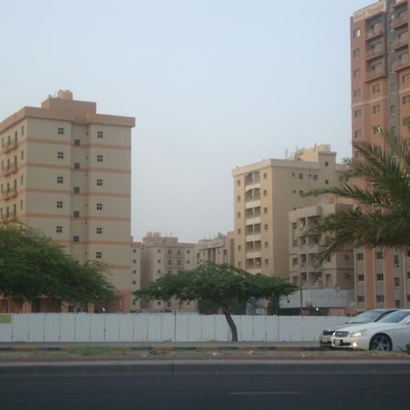 Red Tower Furnished Apartments Mahboula Esterno foto