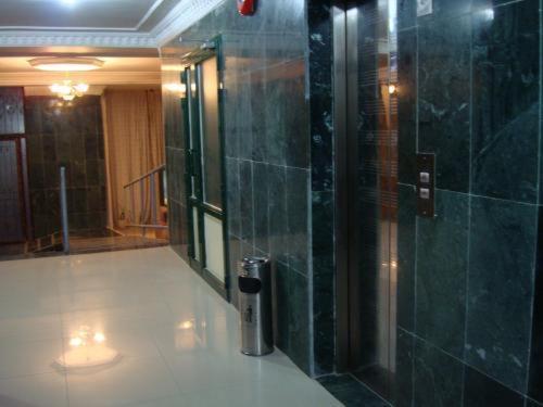 Red Tower Furnished Apartments Mahboula Esterno foto